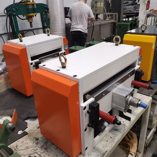 Máquina desenrolladora de hojas en bobina con enderezadora para línea de alimentación automática